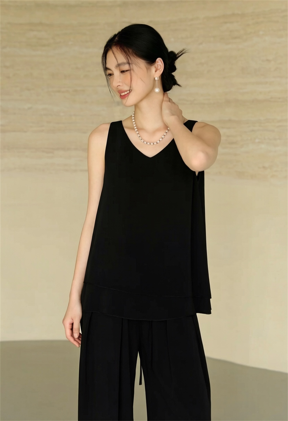 Women Fashion Blouse - เสื้อกล้ามผู้หญิงไซส์ใหญ่รุ่นใหม่สำหรับฤดูร้อน ปิดหน้าท้อง ผ้าชีฟอง แขนกุด สวมทับ แฟชั่นสไตล์ลำลอง