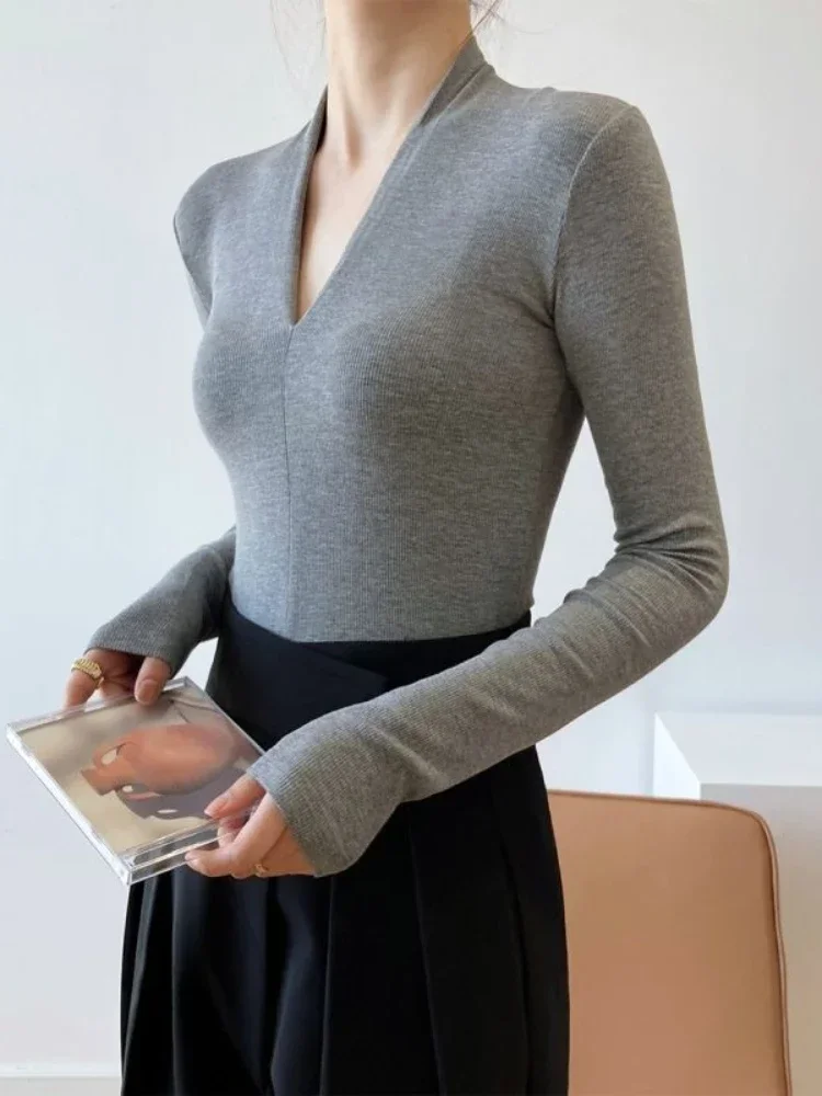 Women Fashion Blouse - เสื้อเชิ้ตคอวีทรงเข้ารูป แขนยาว เสื้อผู้หญิงสวยหรู เสื้อเบลาส์เรียบหรู เซ็กซี่ เสื้อสายเดี่ยว