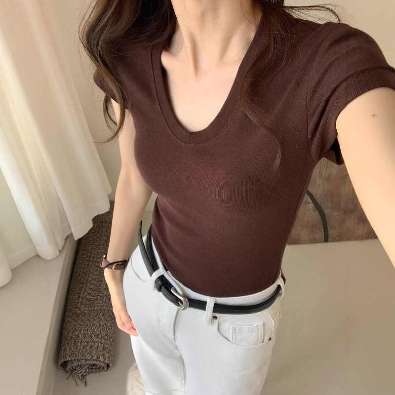 Women Fashion Blouse - เสื้อยืดคอกลมแขนสั้นผู้หญิง ทรงเข้ารูป สไตล์ลำลอง เรียบหรู ทันสมัย แฟชั่นพื้นฐาน