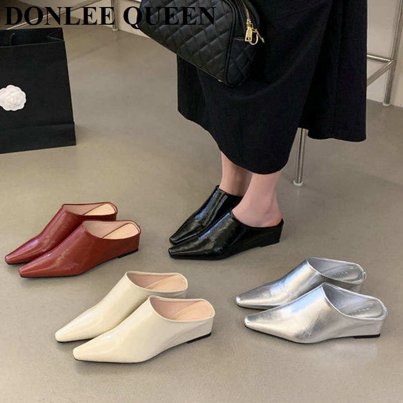 Women Queen Fashion - รองเท้าแตะส้นเตารีดแบบสวมสำหรับผู้หญิง แฟชั่นสไตล์วินเทจ หัวเหลี่ยม ใส่สบาย