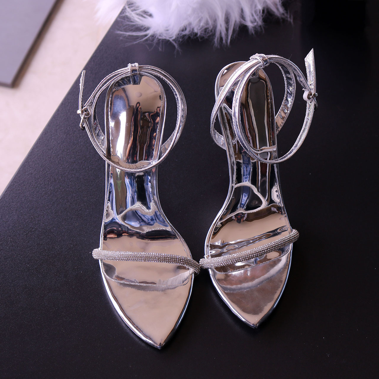 รองเท้าส้นสูงหนังเคลือบเงาสีเง - Women Queen Fashion บทวิจารณ์และราคา