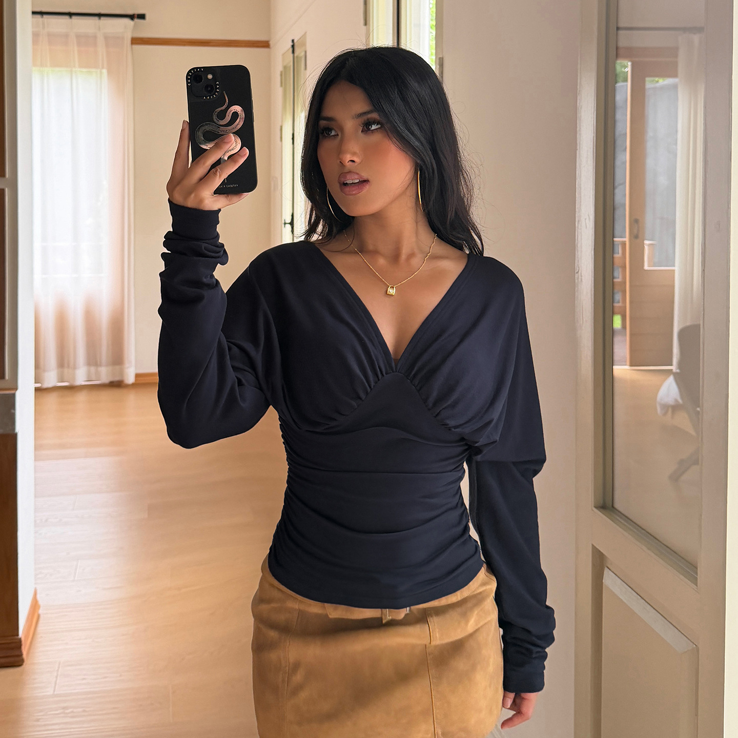 เสื้อคอวีหรูหรา เสื้อยืดสีพื้น - Women Fashion Blouse บทวิจารณ์และราคา